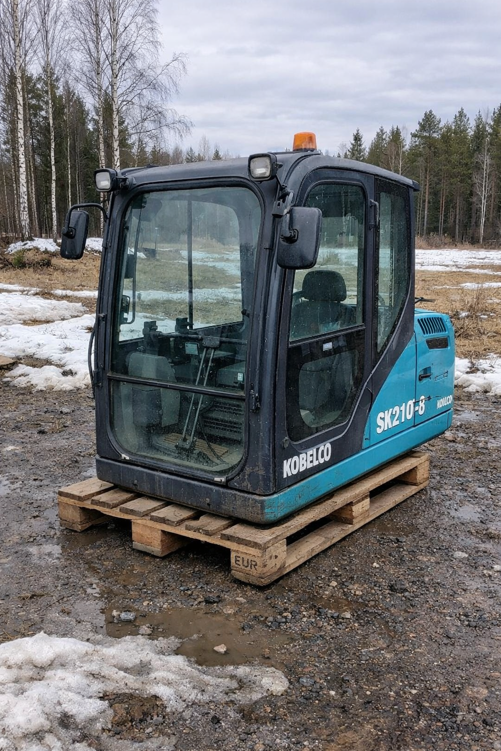 Kobelco SK210-8 hytti